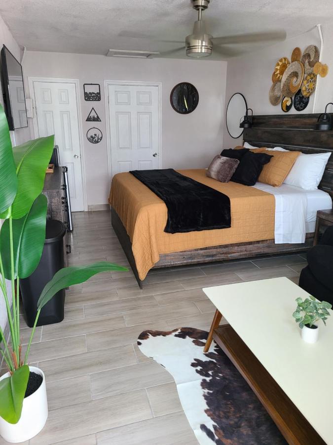 Modern Retreat With King Bed - Cozy Comfort Appartement Pahokee