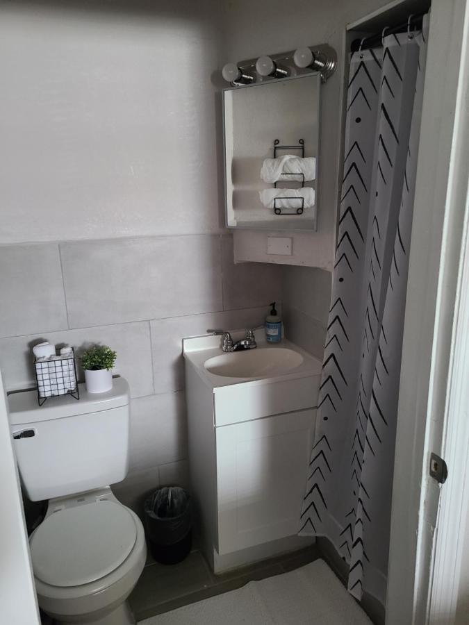 Appartement Modern Retreat With King Bed - Cozy Comfort *